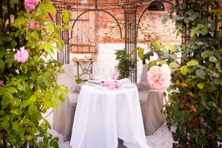 Romantisches Dinner im Rosenpavillon