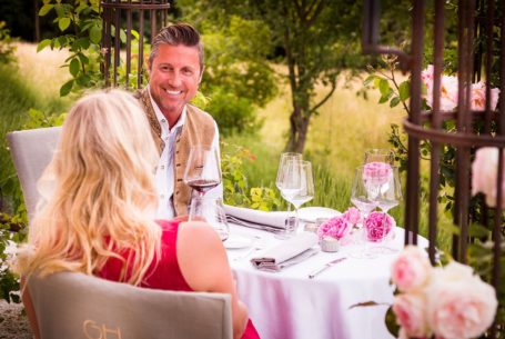 Romantisches Dinner im Rosenpavillon