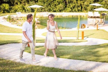 Park mit Naturschwimmteich