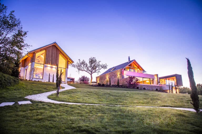 Chalet Polarfuchs und Chalet Steppenfuchs bei Nacht