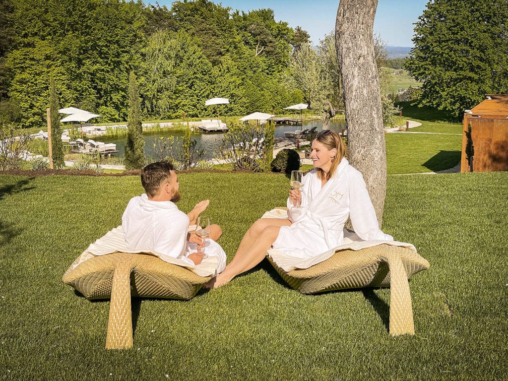 only adults in den Golden Hill Country Chalets & Suites