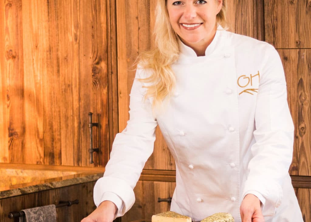 Barbara Reinisch, Chefköchin von Golden Hill, in ihrer Küchenuniform.