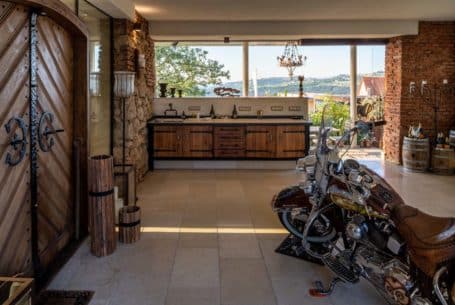 Loft mit Harley Davidson