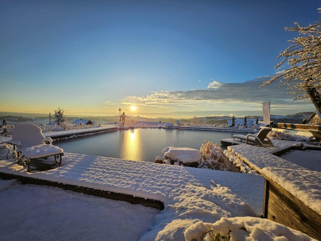 Golden Hill Winter Feeling